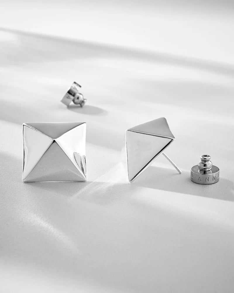 Quantum L Earring