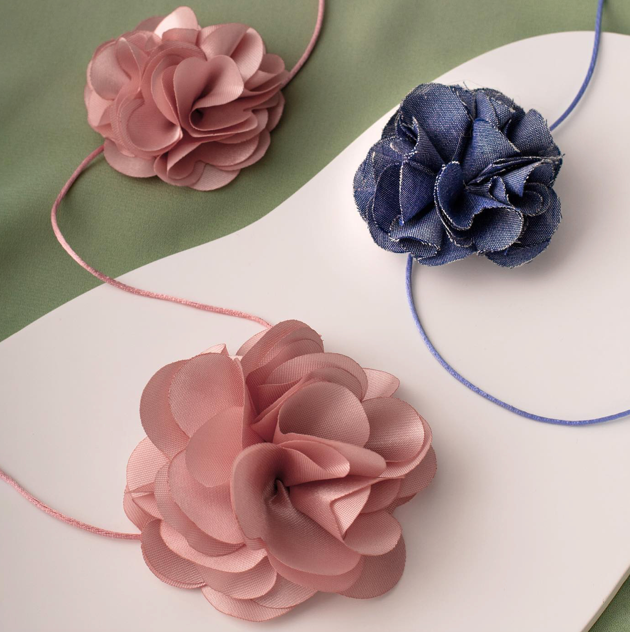 Francesca - neckwear featuring a medium-sized flower pendant on a slim cord