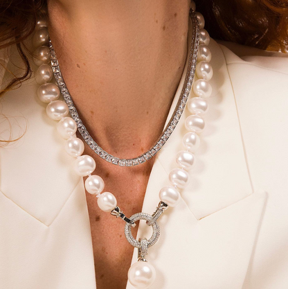 Lizzy - Maxi pearl necklace with pearl pendant and zirconia-studded hoop