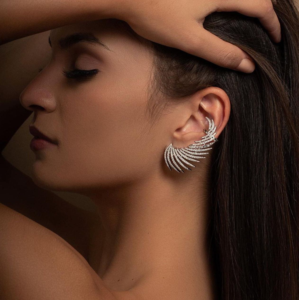 Unique - Ear cuff with zirconia embellishments throughout its length