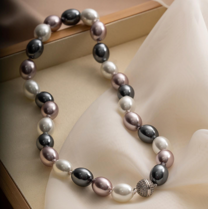 Lilly - Necklace adorned with colorful pearls and magnetic clasp