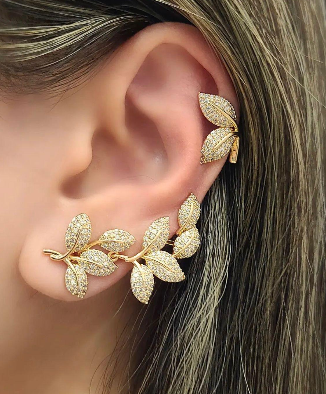 Mariana - Double leaf-shaped ear cuff fully adorned with zirconias.