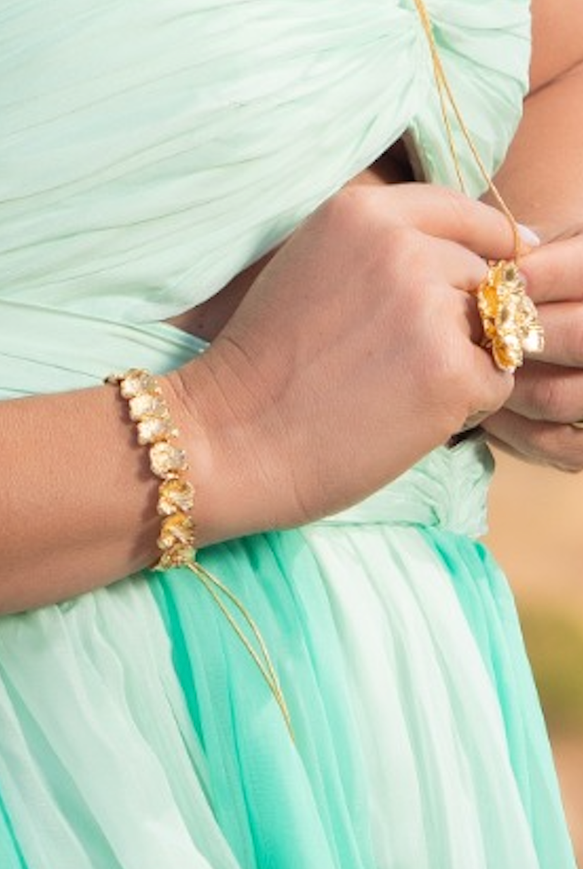 Boselia flowers ring with zirconia accents in polished metal, plated in 18k gold.