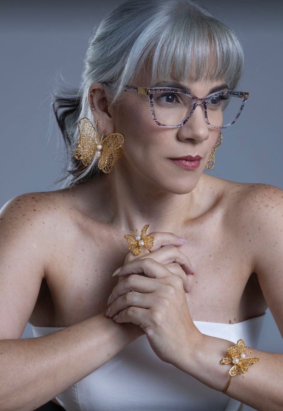 Adjustable butterfly maxi ring adorned with sea pearls and zirconia