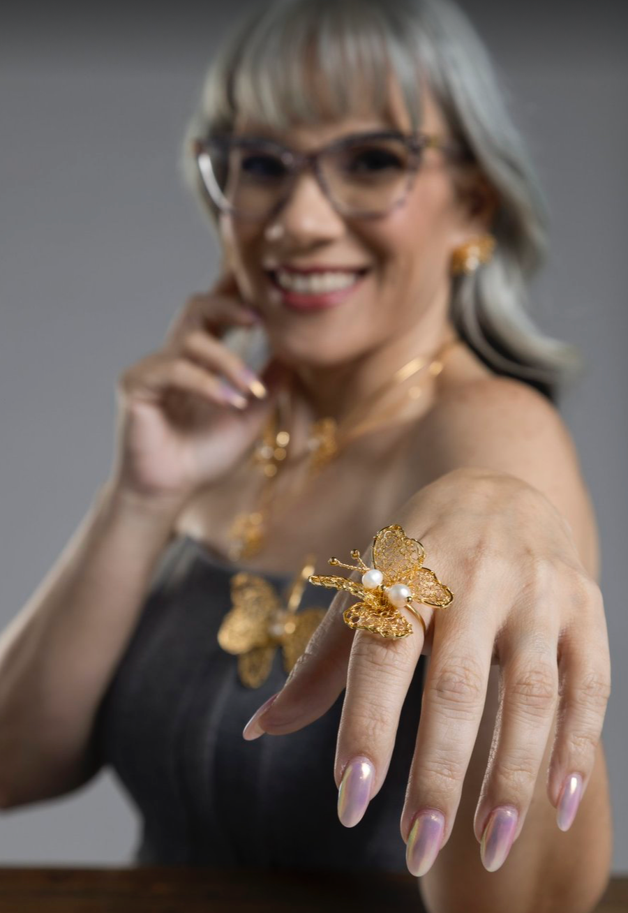 Adjustable butterfly maxi ring adorned with sea pearls and zirconia