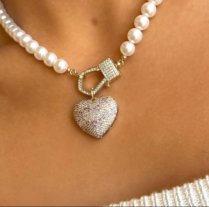 Lara - Pearl necklace with a padlock clasp and a heart pendant