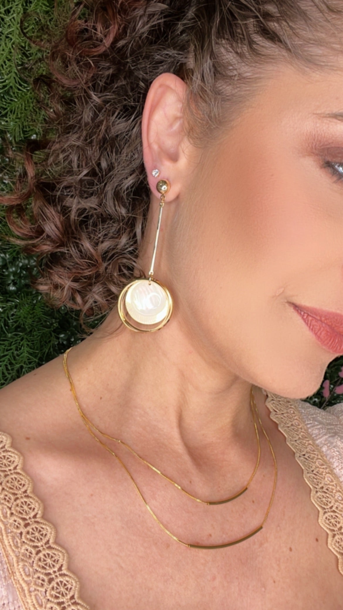 Carmen - Pendulum 14K gold plated & mother-of-pearl linear earrings