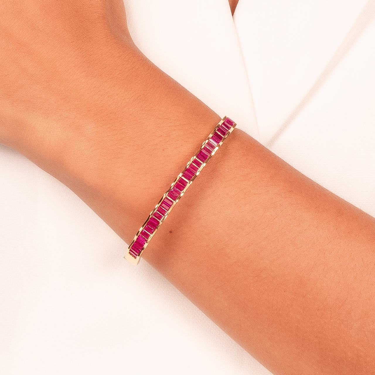 Birmingham - Wave-designed bracelet with a click clasp adorned with colored zirconia