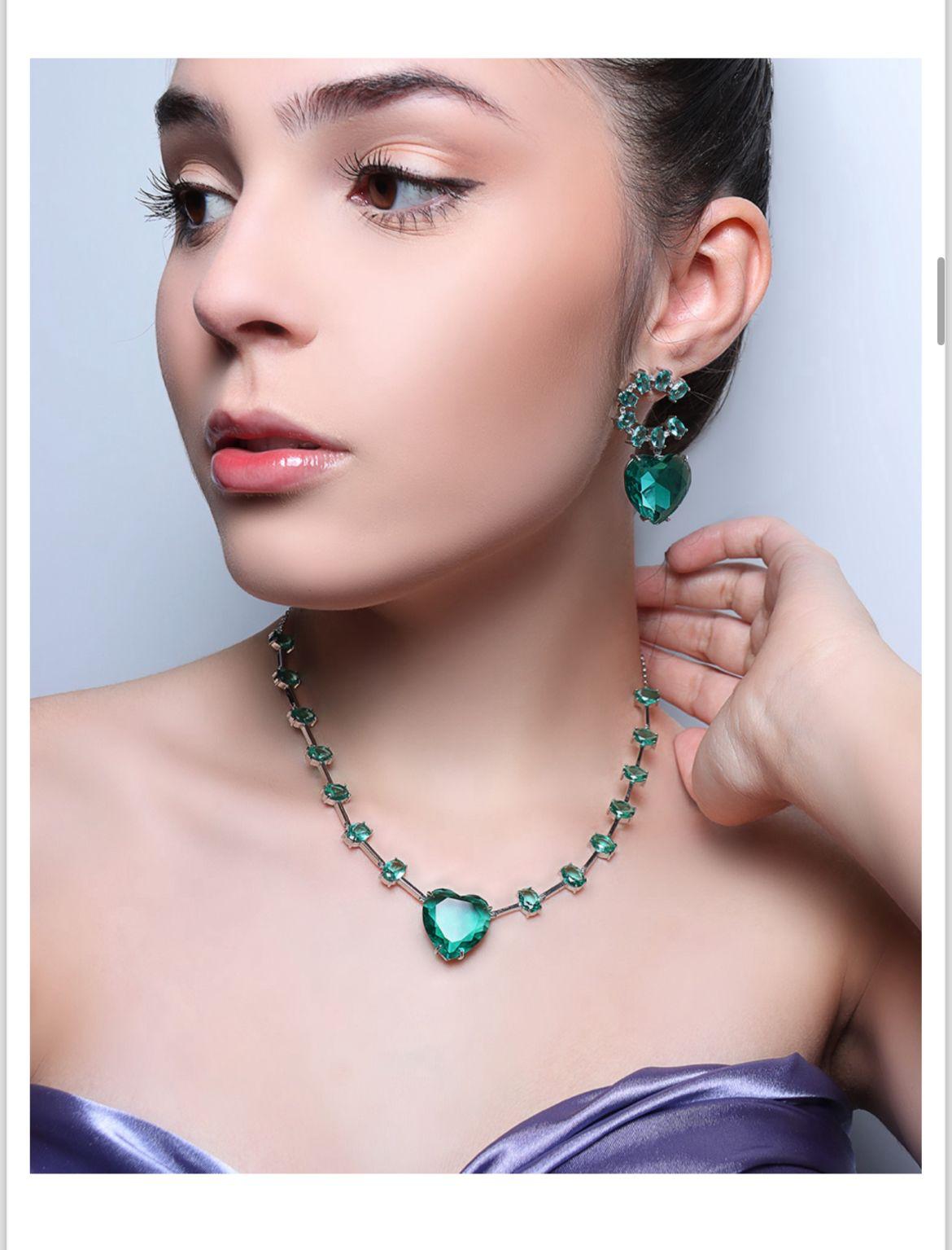 Agnes - green stone set