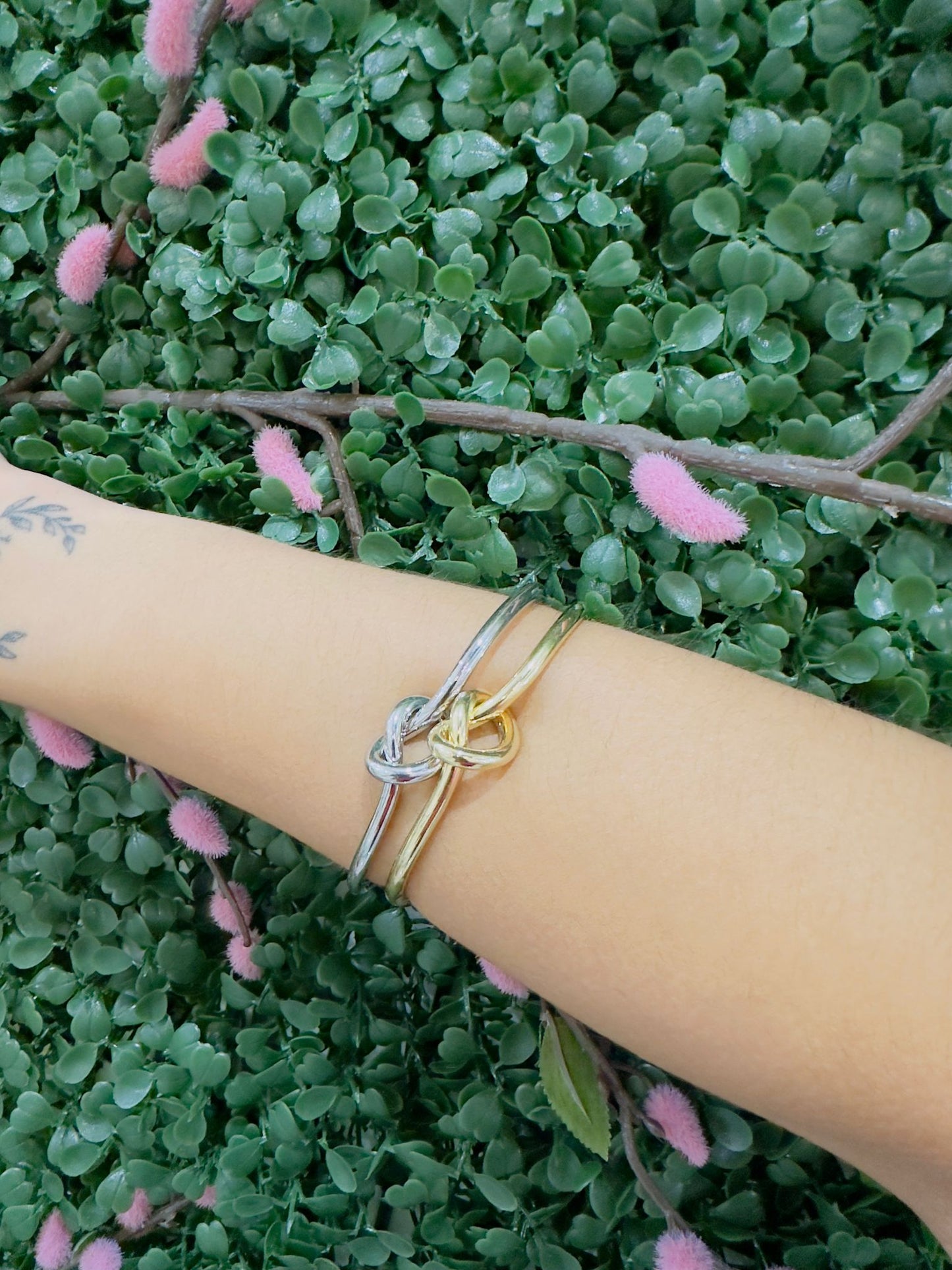 Londyn - Interlocking Knot Bangle Bracelet