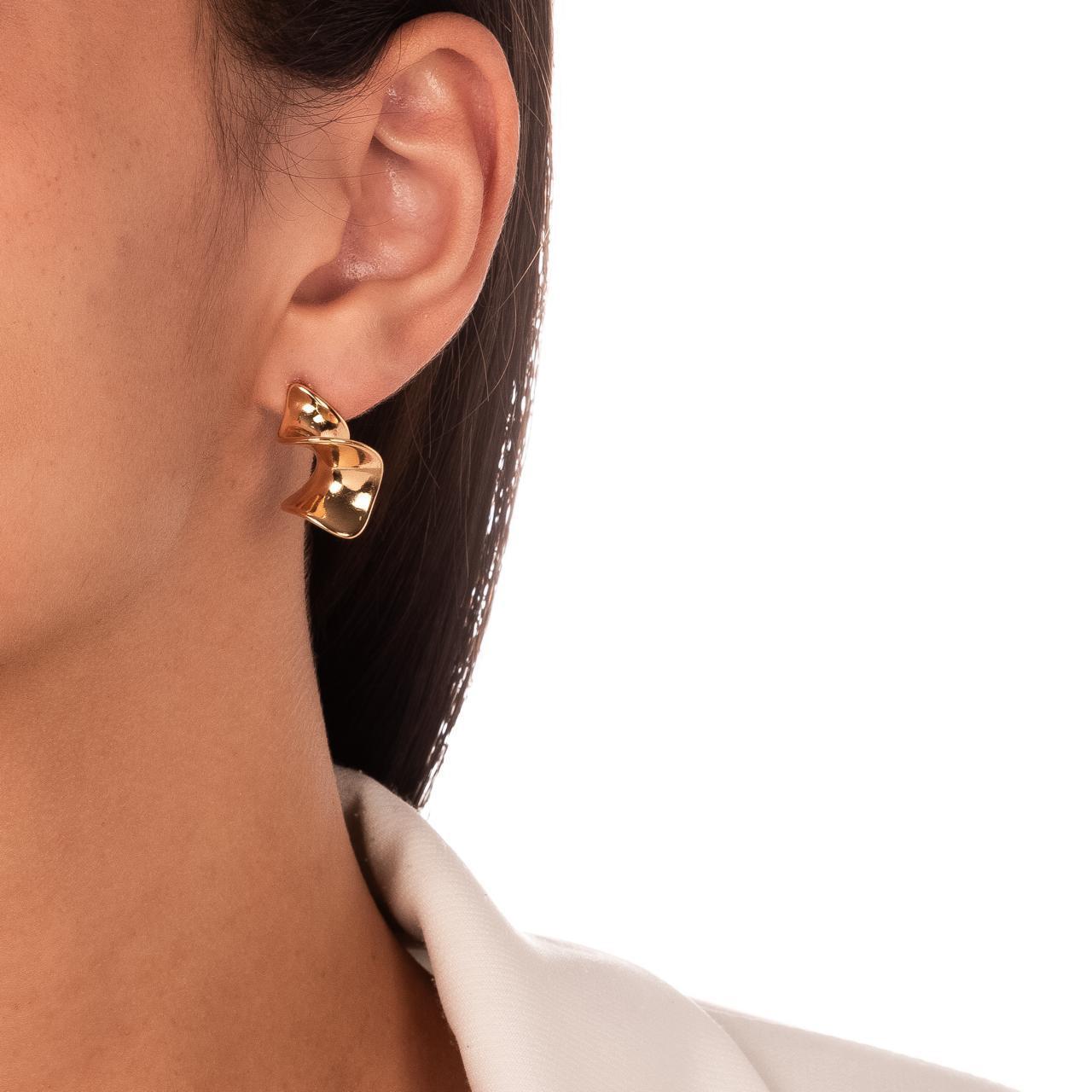 Piper - gold curved earrings